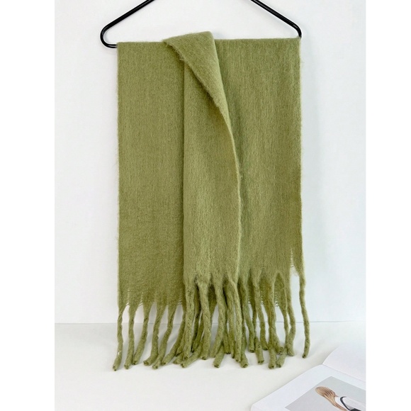 Green Wide Shawl Scarf With Tassels Fuzzy Knit - Picture 5 of 9